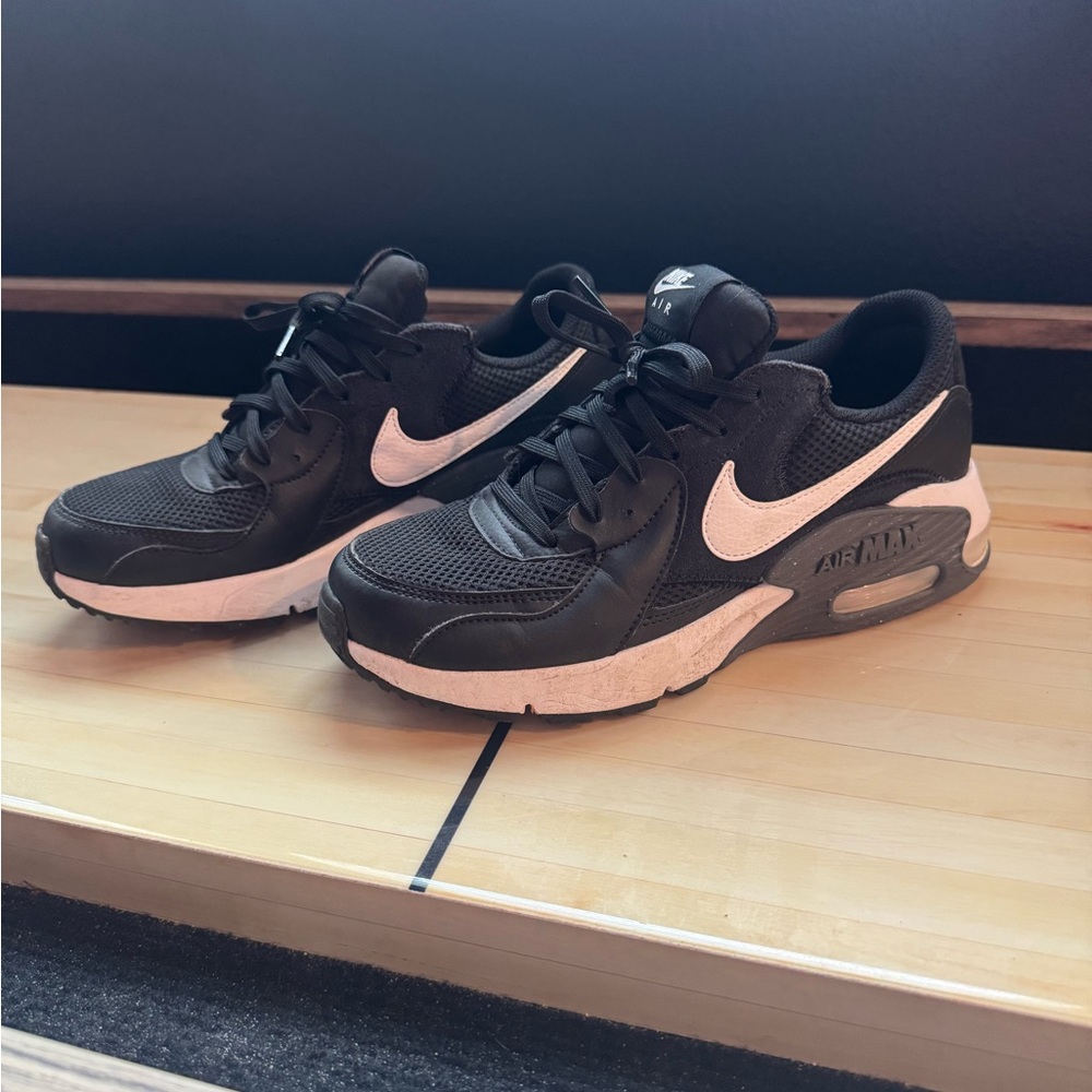 Nike Air Max Women's Black and White Sneakers